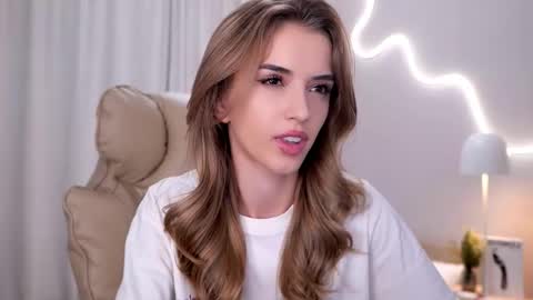 Snapshot of entya chatting on 11-19-25, 07:30 entya online show from 11-19-25, 07:30