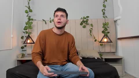 ENZO online show from 11-25-25, 02:39