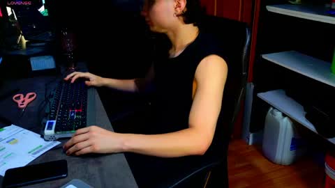 Snapshot of enzo_steel chatting on 06-08-26, 09:20 enzo_steel online show from 06-08-26, 09:20
