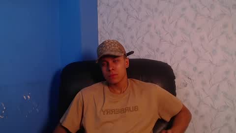 Snapshot of enzo_valentinou chatting on 04-15-26, 11:16 Enzo online show from 04-15-26, 11:16