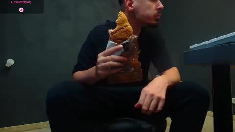 Snapshot of enzorace chatting on 09-14-25, 04:44 EnzoRace online show from 09-14-25, 04:44