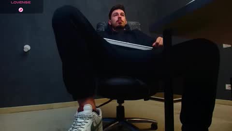 Snapshot of enzorace chatting on 09-28-25, 04:40 EnzoRace online show from 09-28-25, 04:40