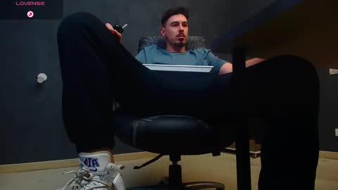 Snapshot of enzorace chatting on 10-03-25, 05:48 EnzoRace online show from 10-03-25, 05:48