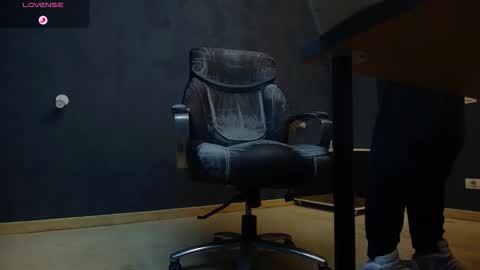 Snapshot of enzorace chatting on 11-05-25, 06:13 EnzoRace online show from 11-05-25, 06:13