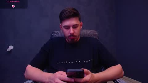 Snapshot of enzorace chatting on 11-22-25, 06:23 EnzoRace online show from 11-22-25, 06:23