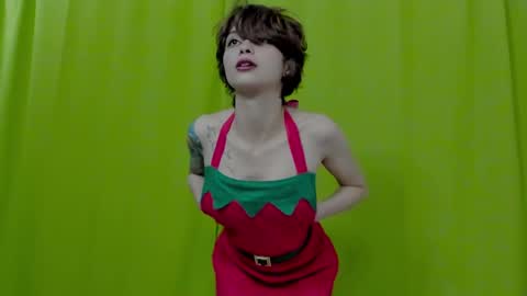 Snapshot of ephemeral_hot chatting on 12-24-24, 06:39 Leyla online show from 12-24-24, 06:39