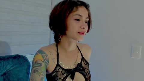 Snapshot of ephemeral_hot chatting on 02-20-25, 11:43 Leyla online show from 02-20-25, 11:43