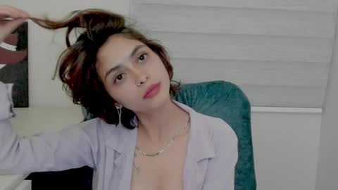 Snapshot of ephemeral_hot chatting on 02-22-25, 08:40 Leyla online show from 02-22-25, 08:40