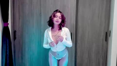 Snapshot of ephemeral_hot chatting on 11-26-25, 11:39 Leyla online show from 11-26-25, 11:39