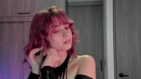 Snapshot of ephemeral_hot chatting on 12-13-25, 08:36 Leyla online show from 12-13-25, 08:36