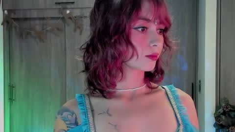 Snapshot of ephemeral_hot chatting on 12-16-25, 01:32 Leyla online show from 12-16-25, 01:32