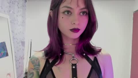 Snapshot of ephemeral_hot chatting on 06-20-26, 01:41 Leyla online show from 06-20-26, 01:41
