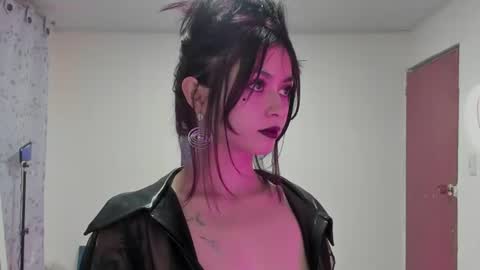 Snapshot of ephemeral_hot chatting on 06-27-26, 04:28 Leyla online show from 06-27-26, 04:28