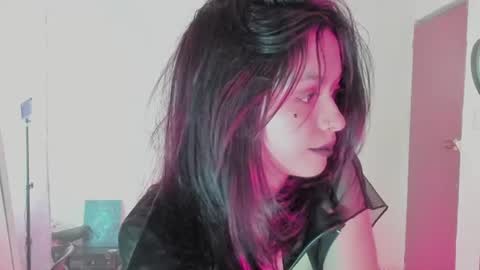 Snapshot of ephemeral_hot chatting on 06-27-26, 12:22 Leyla online show from 06-27-26, 12:22