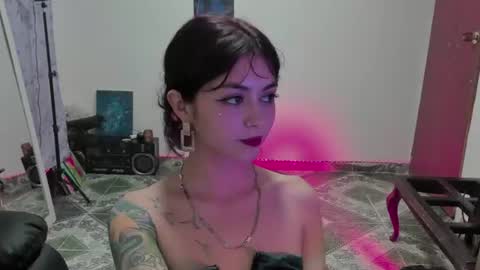 Snapshot of ephemeral_hot chatting on 07-02-26, 02:22 Leyla online show from 07-02-26, 02:22