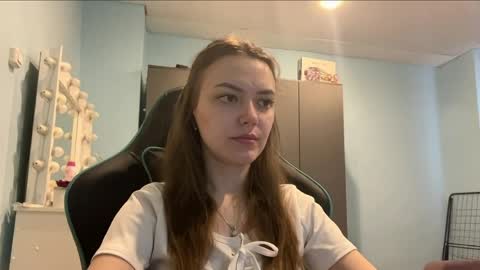 Lily online show from 04-18-26, 01:09