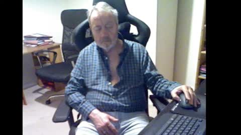 erasmus_d online show from 02-08-26, 05:49