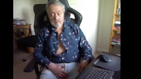 erasmus_d online show from 03-15-26, 05:52