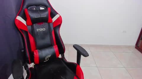 Snapshot of eren_tatakae chatting on 03-06-25, 03:35 eren_tatakae online show from 03-06-25, 03:35