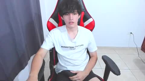 Snapshot of eren_tatakae chatting on 10-18-25, 08:20 eren_tatakae online show from 10-18-25, 08:20