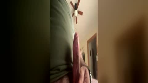 Snapshot of eric8719765268 chatting on 06-18-26, 03:49 eric8719765268 online show from 06-18-26, 03:49