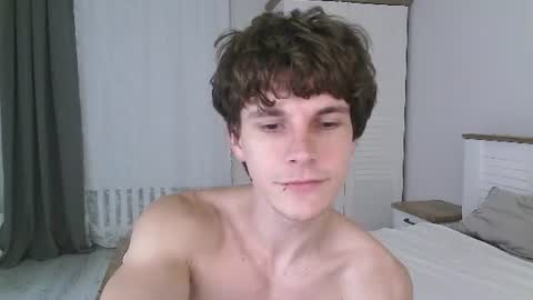 Snapshot of eric_crush chatting on 06-24-26, 04:33 Eric Crush online show from 06-24-26, 04:33