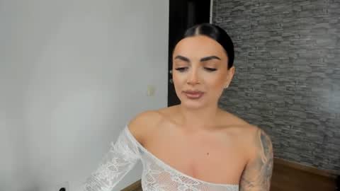 Snapshot of erica_xoo chatting on 06-19-26, 06:45 Riaaa online show from 06-19-26, 06:45