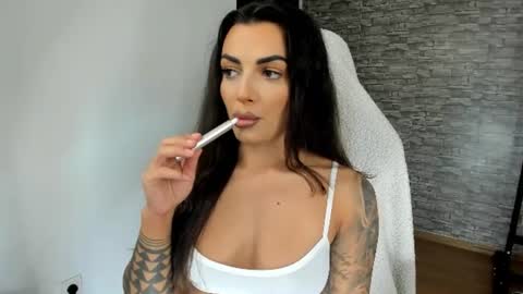 Snapshot of erica_xoo chatting on 07-01-26, 10:17 Riaaa online show from 07-01-26, 10:17