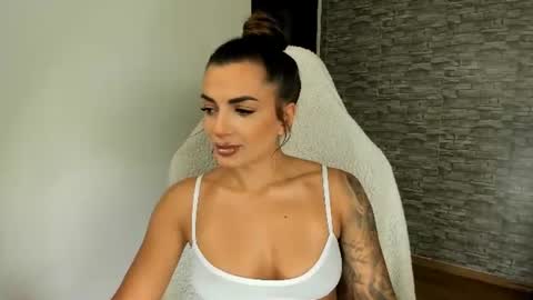 Snapshot of erica_xoo chatting on 07-16-26, 04:51 Riaaa online show from 07-16-26, 04:51
