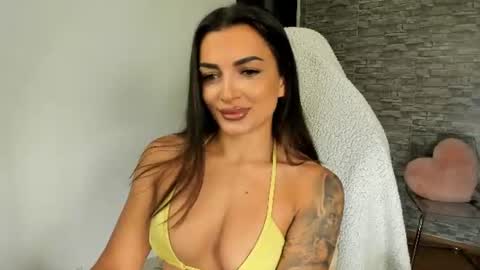 Snapshot of erica_xoo chatting on 07-18-26, 05:22 Riaaa online show from 07-18-26, 05:22