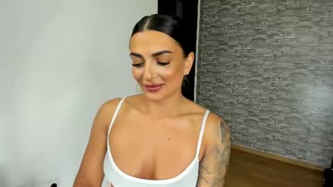 Snapshot of erica_xoo chatting on 07-24-26, 03:43 Riaaa online show from 07-24-26, 03:43