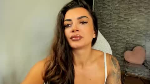 Snapshot of erica_xoo chatting on 07-26-26, 05:04 Riaaa online show from 07-26-26, 05:04