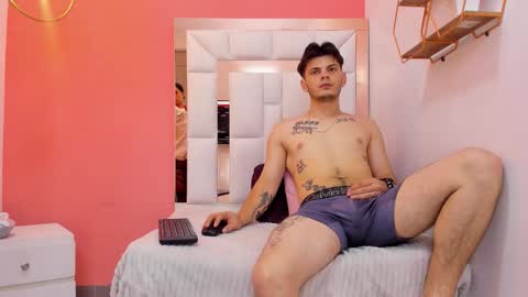 Snapshot of erickandnatasha_ chatting on 02-18-26, 11:06 Erick y Natasha online show from 02-18-26, 11:06