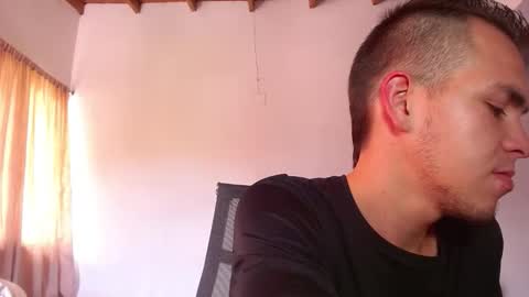 Snapshot of erik_rodriguez chatting on 10-14-25, 04:52 Erik rodriguez online show from 10-14-25, 04:52