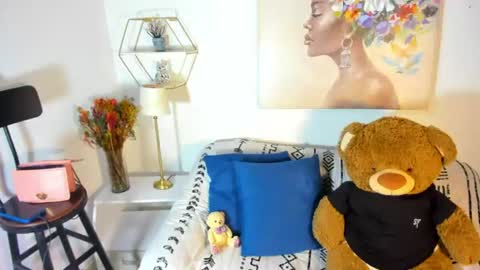Snapshot of erika_lyrics chatting on 06-12-26, 01:59 E R I K A - L Y R I C S online show from 06-12-26, 01:59