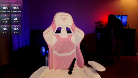 Snapshot of erika_with_love chatting on 12-14-24, 06:30 Erika online show from 12-14-24, 06:30