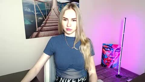 Snapshot of erikagavin chatting on 06-12-26, 11:53 Erika online show from 06-12-26, 11:53