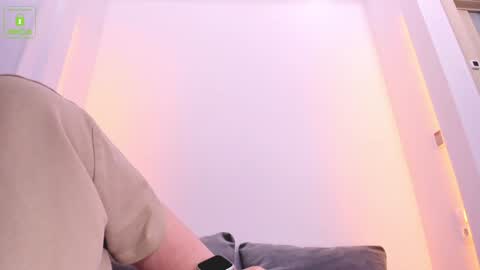 Snapshot of erikalustx chatting on 12-17-24, 04:12 Erika online show from 12-17-24, 04:12