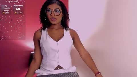 Snapshot of erikasouza chatting on 11-26-25, 12:17 Erika Souza online show from 11-26-25, 12:17