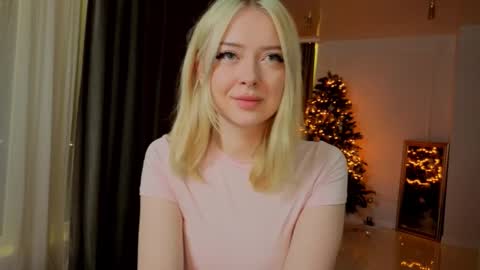 Snapshot of erlenbayer chatting on 02-26-26, 07:35 Chanel online show from 02-26-26, 07:35