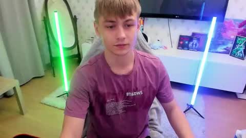 Snapshot of ermak_reborn chatting on 09-19-25, 12:45 Max online show from 09-19-25, 12:45