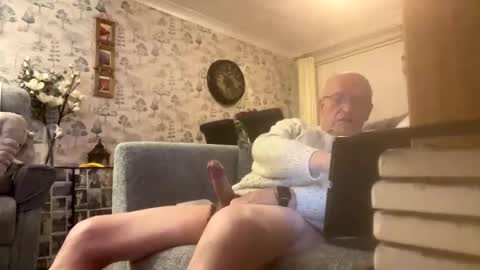 Snapshot of erman1955 chatting on 02-14-25, 11:31 erman1955 online show from 02-14-25, 11:31