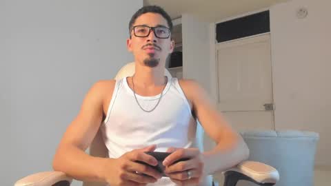 Snapshot of eros_becker_ chatting on 05-11-26, 12:27 eros_becker_ online show from 05-11-26, 12:27