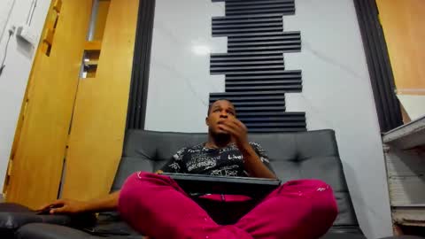 Snapshot of eros_fang chatting on 10-21-25, 12:39 eros_fang online show from 10-21-25, 12:39