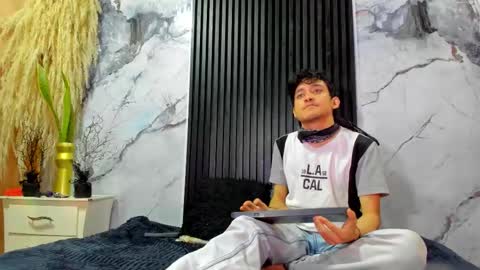 Snapshot of eros_fang chatting on 11-20-25, 01:22 eros_fang online show from 11-20-25, 01:22