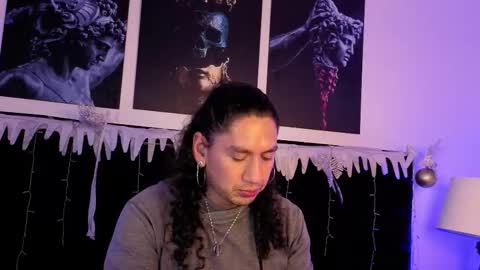 Snapshot of erosandvenus_ chatting on 12-19-25, 08:05 eros y venus online show from 12-19-25, 08:05