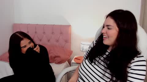 Snapshot of erotic_boobs chatting on 12-04-24, 09:02 Karen online show from 12-04-24, 09:02