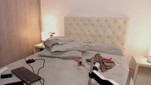 Snapshot of erotic_boobs chatting on 12-28-24, 04:51 Karen online show from 12-28-24, 04:51