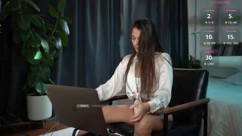 Snapshot of erotic_market chatting on 10-26-25, 11:49 SOFIA DAMIEN PVT MODEL online show from 10-26-25, 11:49