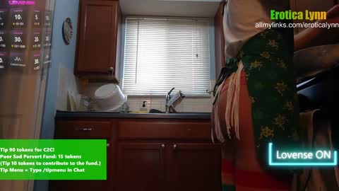 Snapshot of eroticalynn chatting on 01-02-25, 07:29 Lynn online show from 01-02-25, 07:29